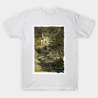 River Dee, Braemar, Scottish Highlands, UK (10) T-Shirt